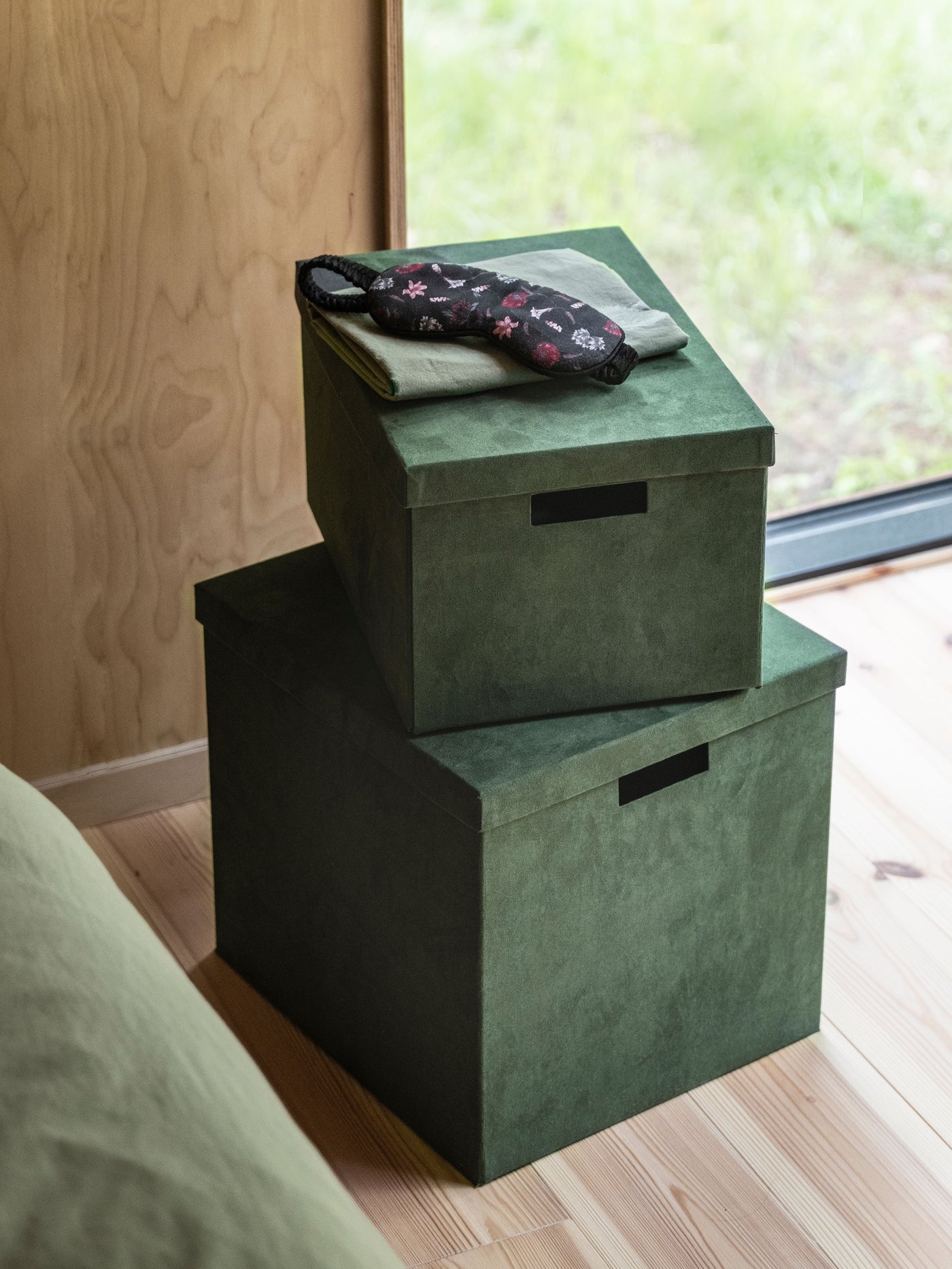 A velvet dark green GJÄTTA storage box with lid