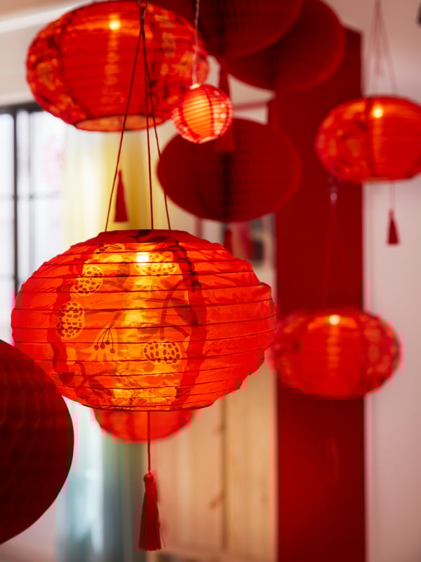 A rounded/red FÖSSTA decoration