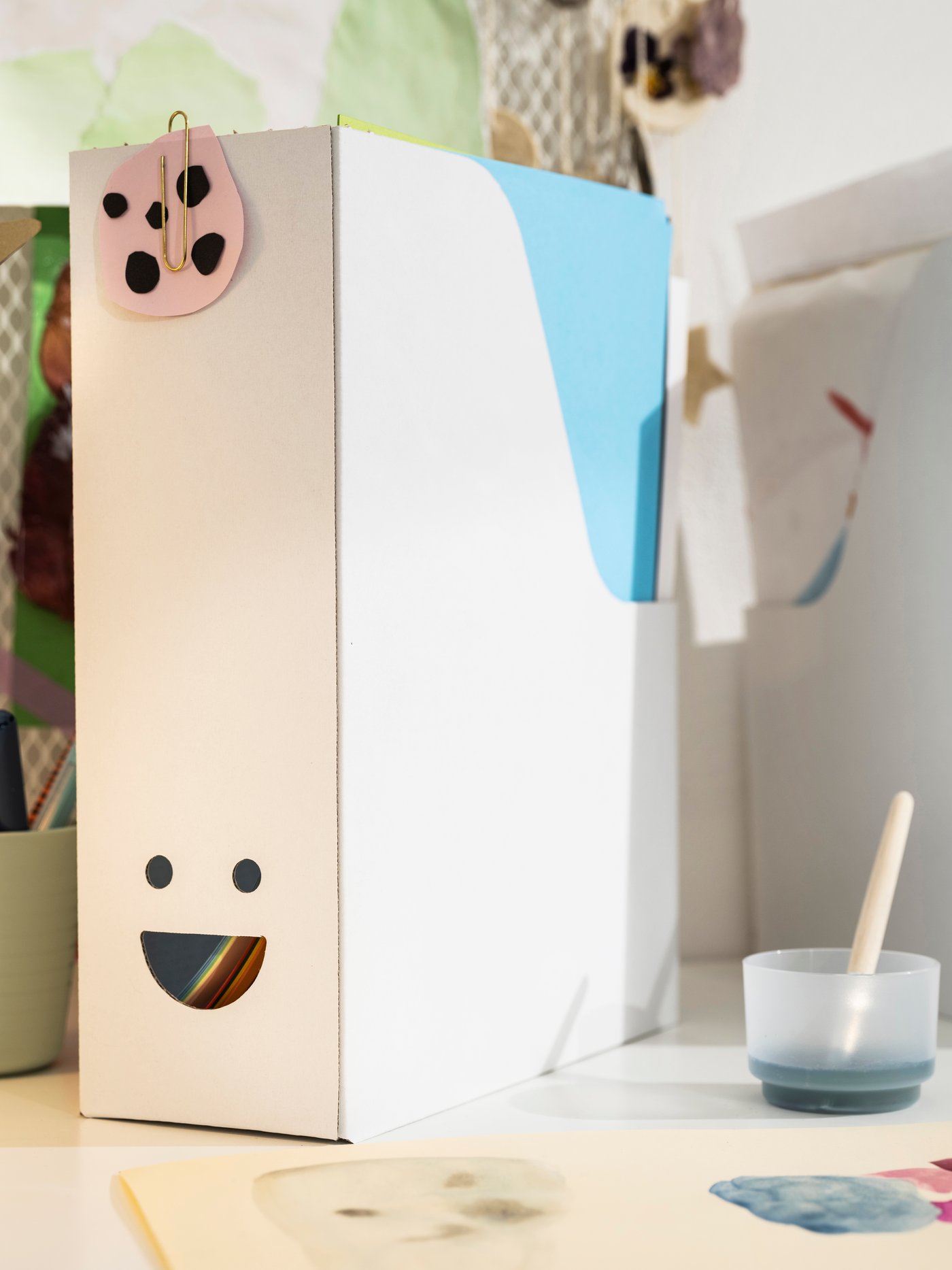 En vit tidskriftssamlare ur TJABBA serien.