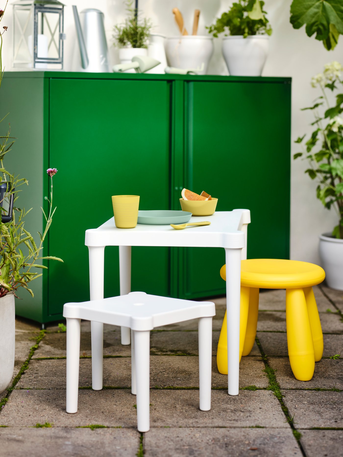 An in/outdoor/yellow MAMMUT children's stool