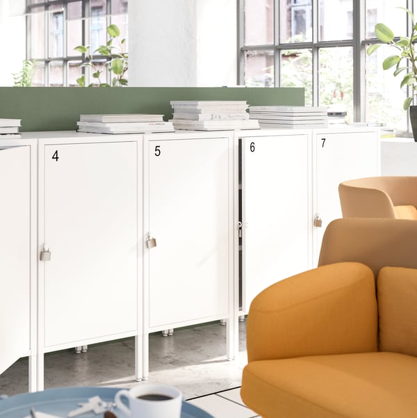 Rangements et fauteuils de bureau