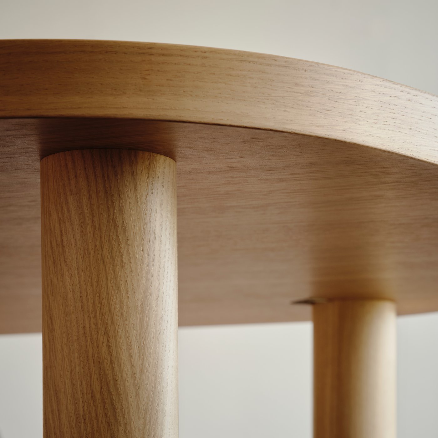 An oak veneer/oak veneer STOCKHOLM 2025 table in the NA