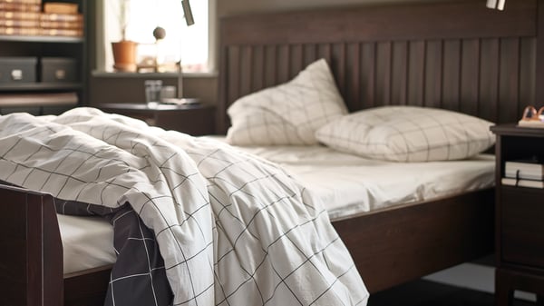 A white black/check VITKLÖVER duvet cover and 2 pillowcases