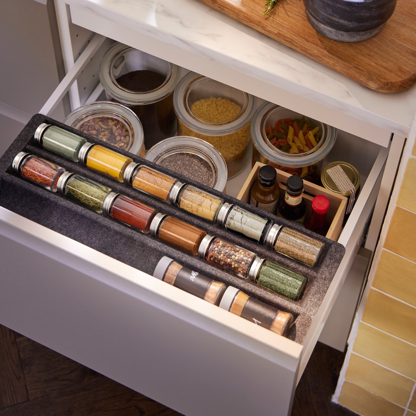 A clear glass/stainless steel CITRONHAJ spice jar in the kitchen