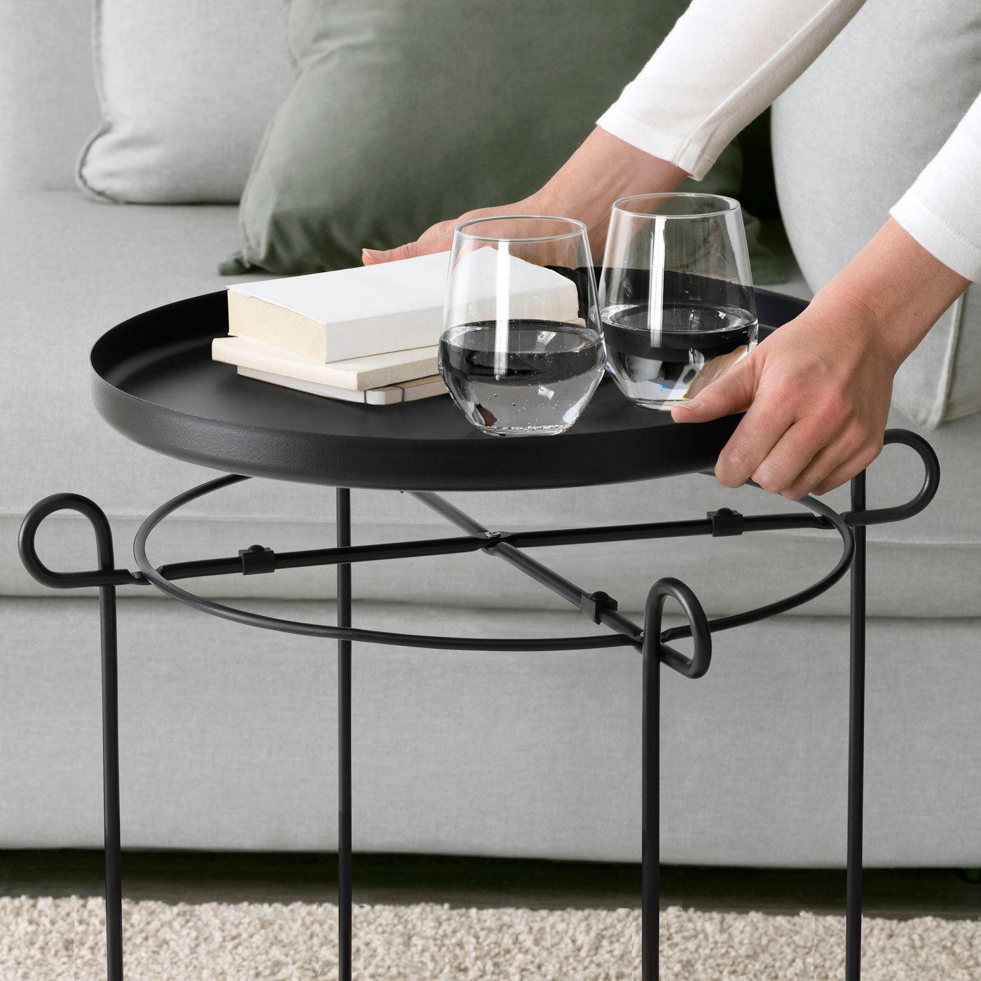A black LIVELYCKE tray table