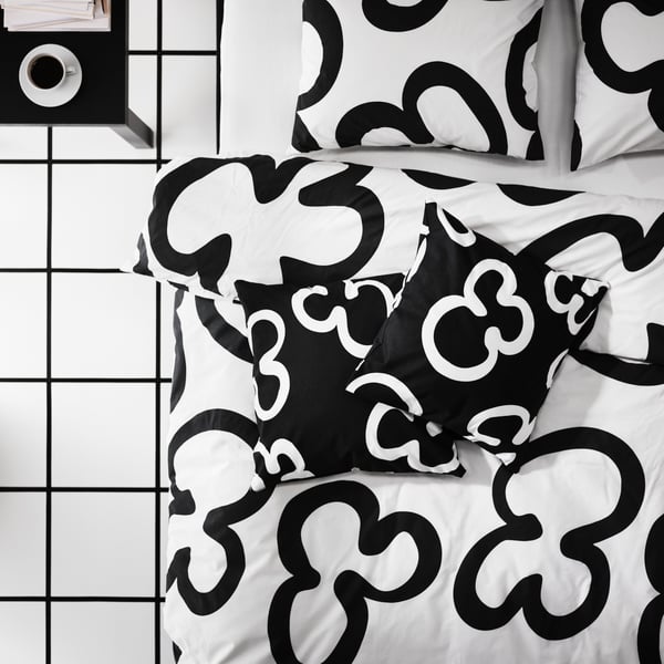 A white DVALA sheet in the bedroom