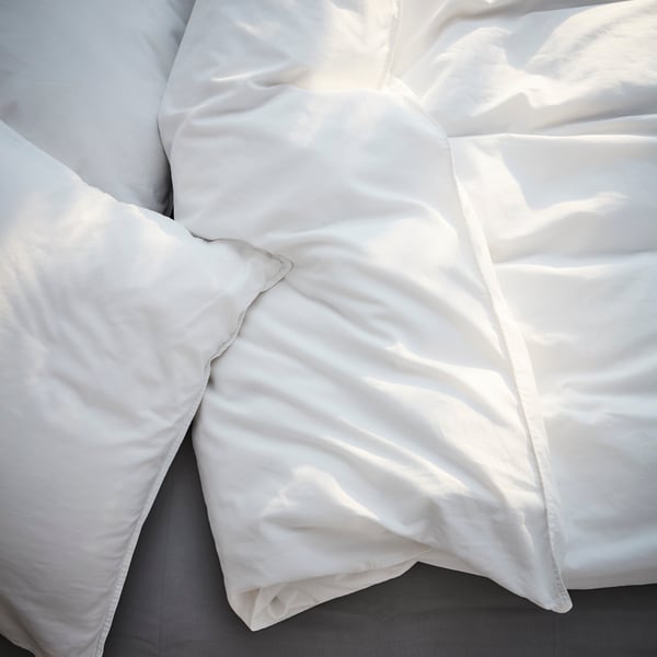 A white ÄNGSLILJA duvet cover and pillowcase