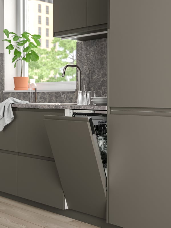 An IKEA 500 FRÖSLUNDA integrated dishwasher