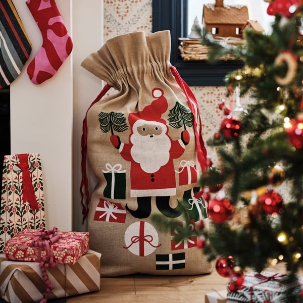 A Santa Claus pattern natural VINTERFINT sack with string