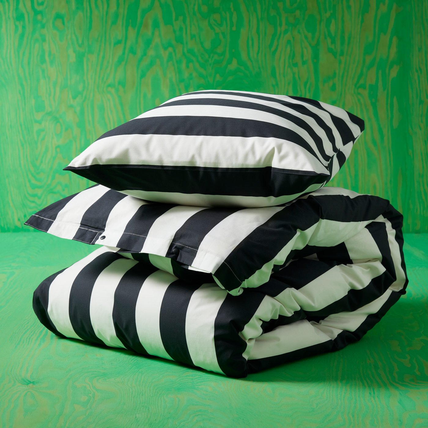 A black/white/striped SLÅNHÖSTMAL duvet cover and pillowcase