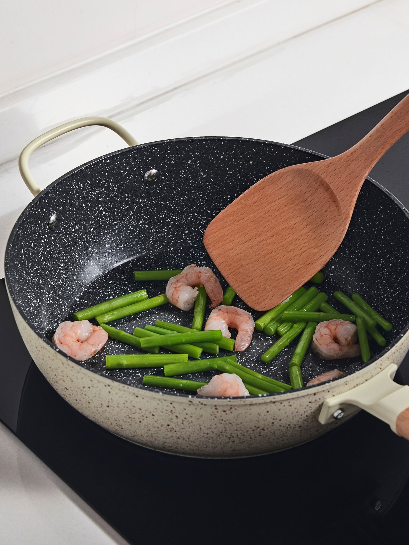 A non-stick coating PUCKELLAX frying pan