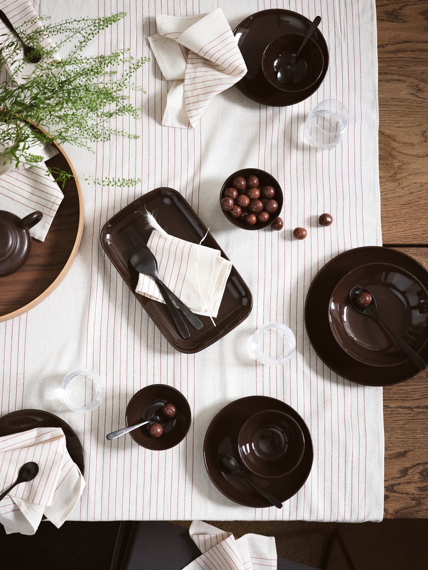 A clear glass STORSINT glass