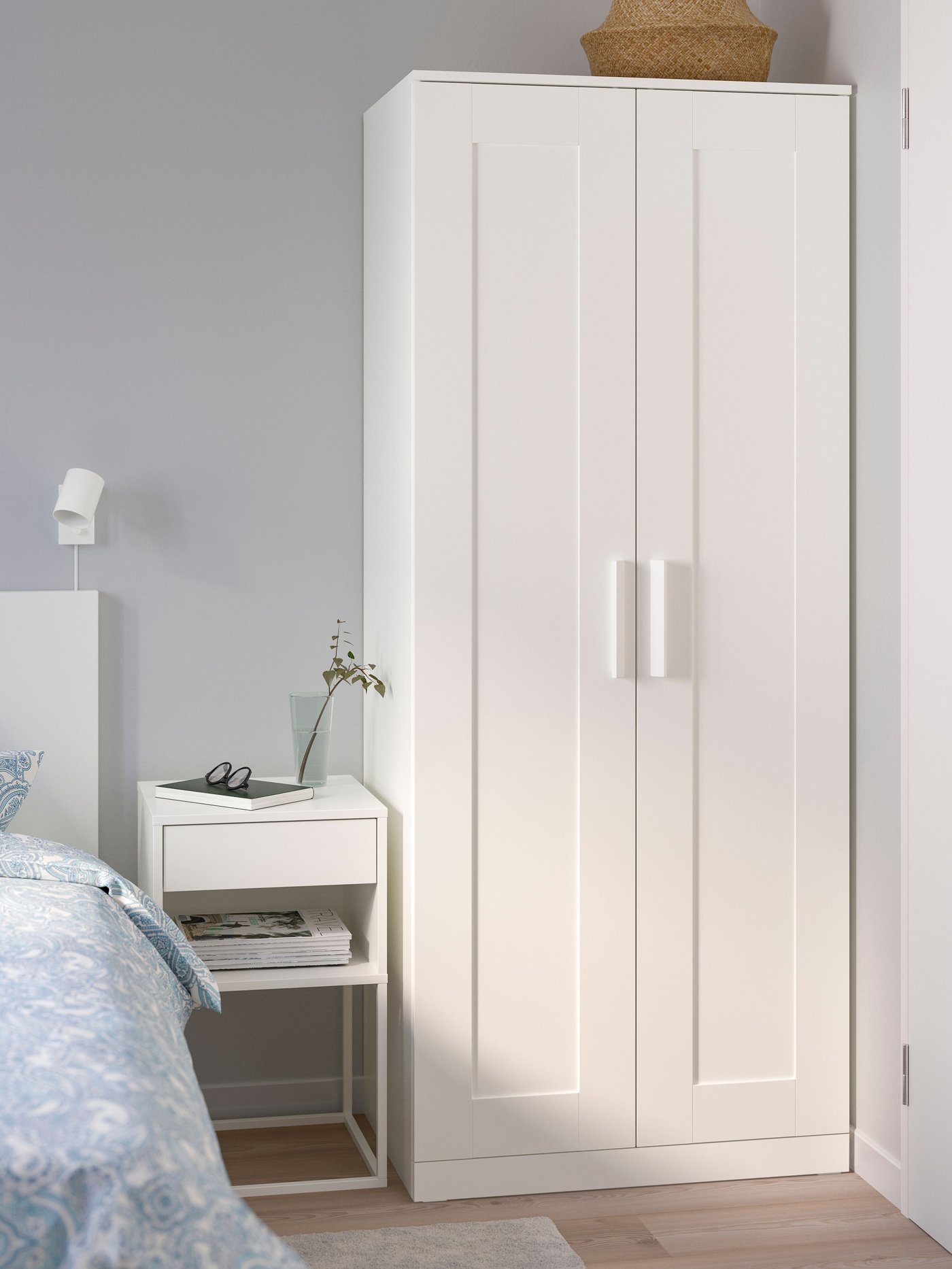 A white BRIMNES wardrobe with 2 doors in the bedroom