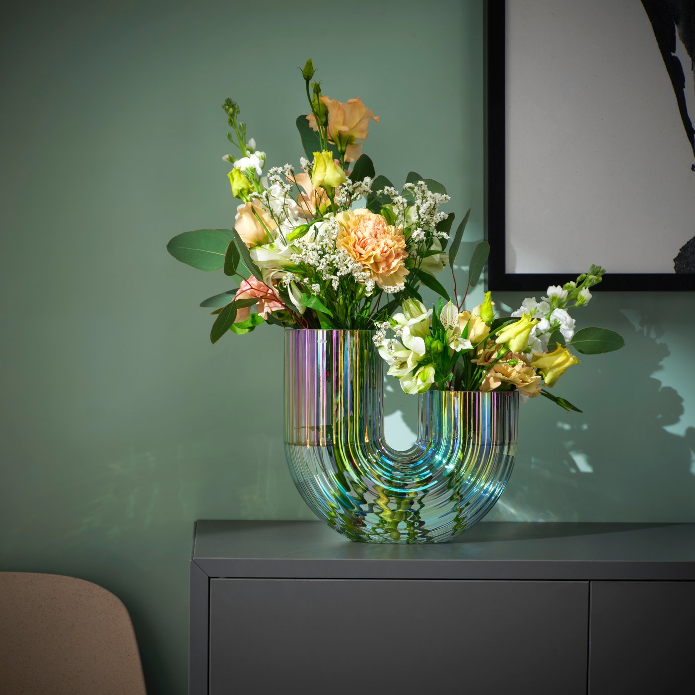 A mother-of-pearl colour RÄFFELBJÖRK vase