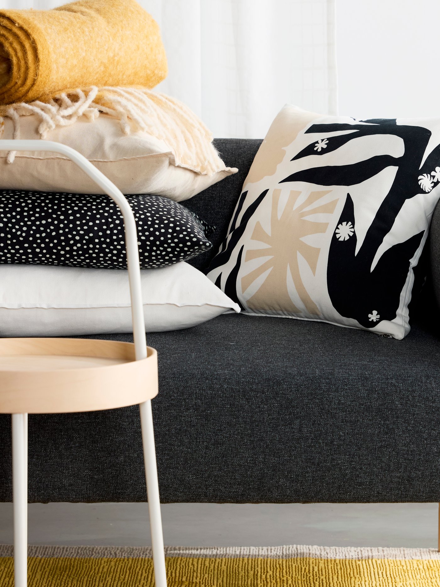 A beige-yellow KLIPPOXEL throw