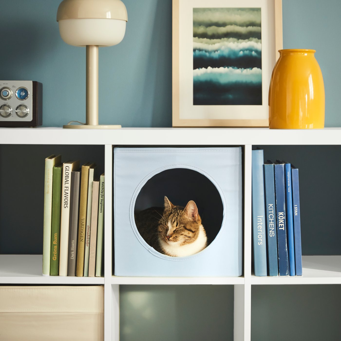 A grey-blue UTSÅDD cat house