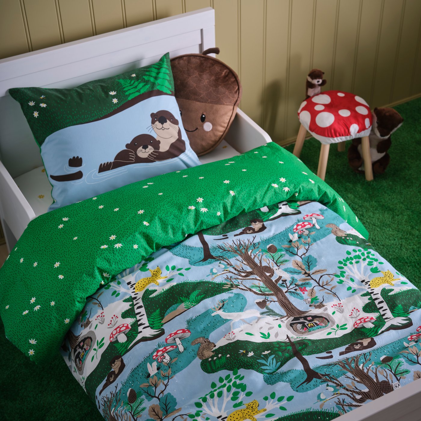 An acorn shaped/brown SKOGSDUVA cushion with pocket in the childrens room