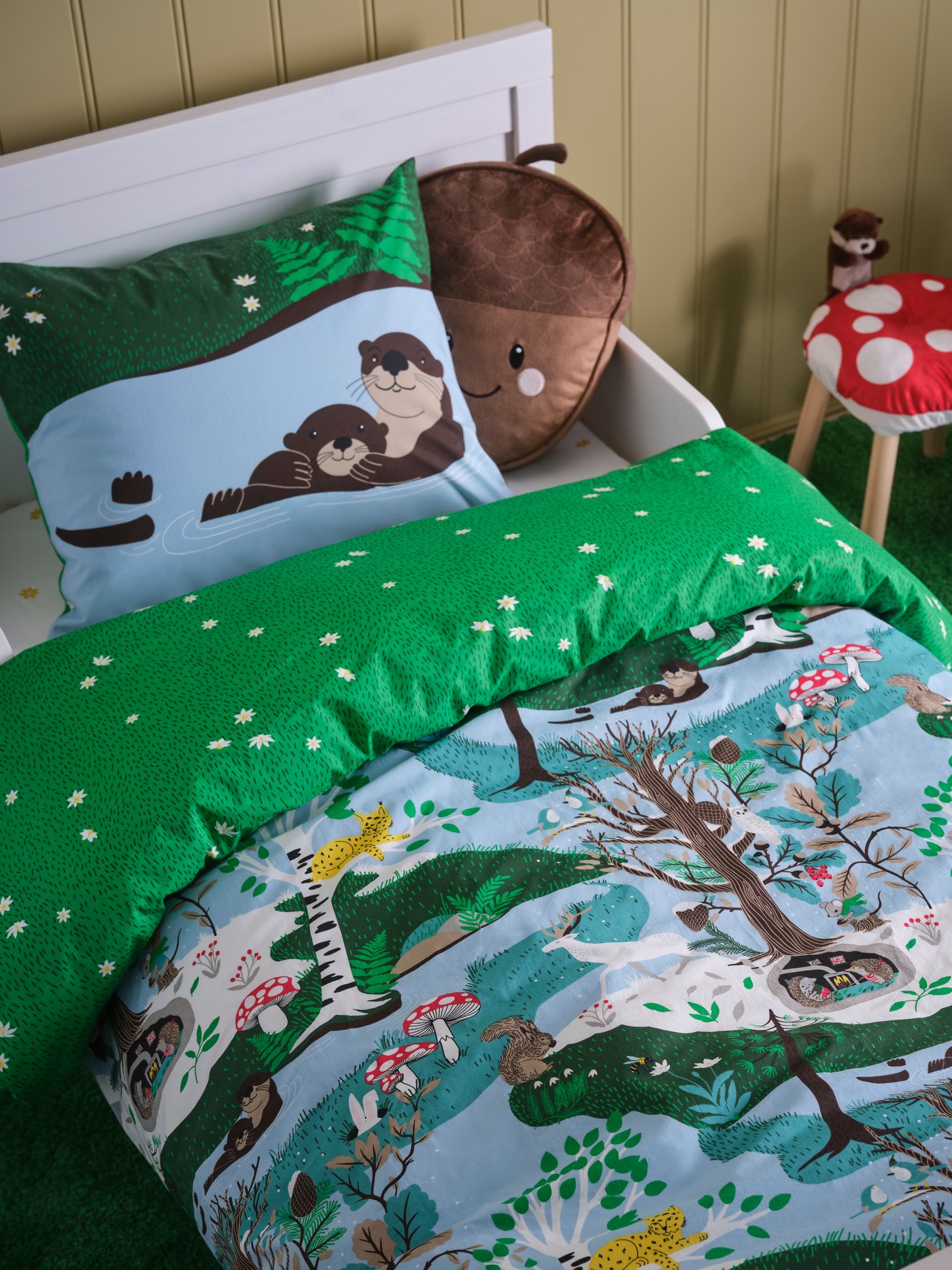 A FLISAT children's stool in the childrens room