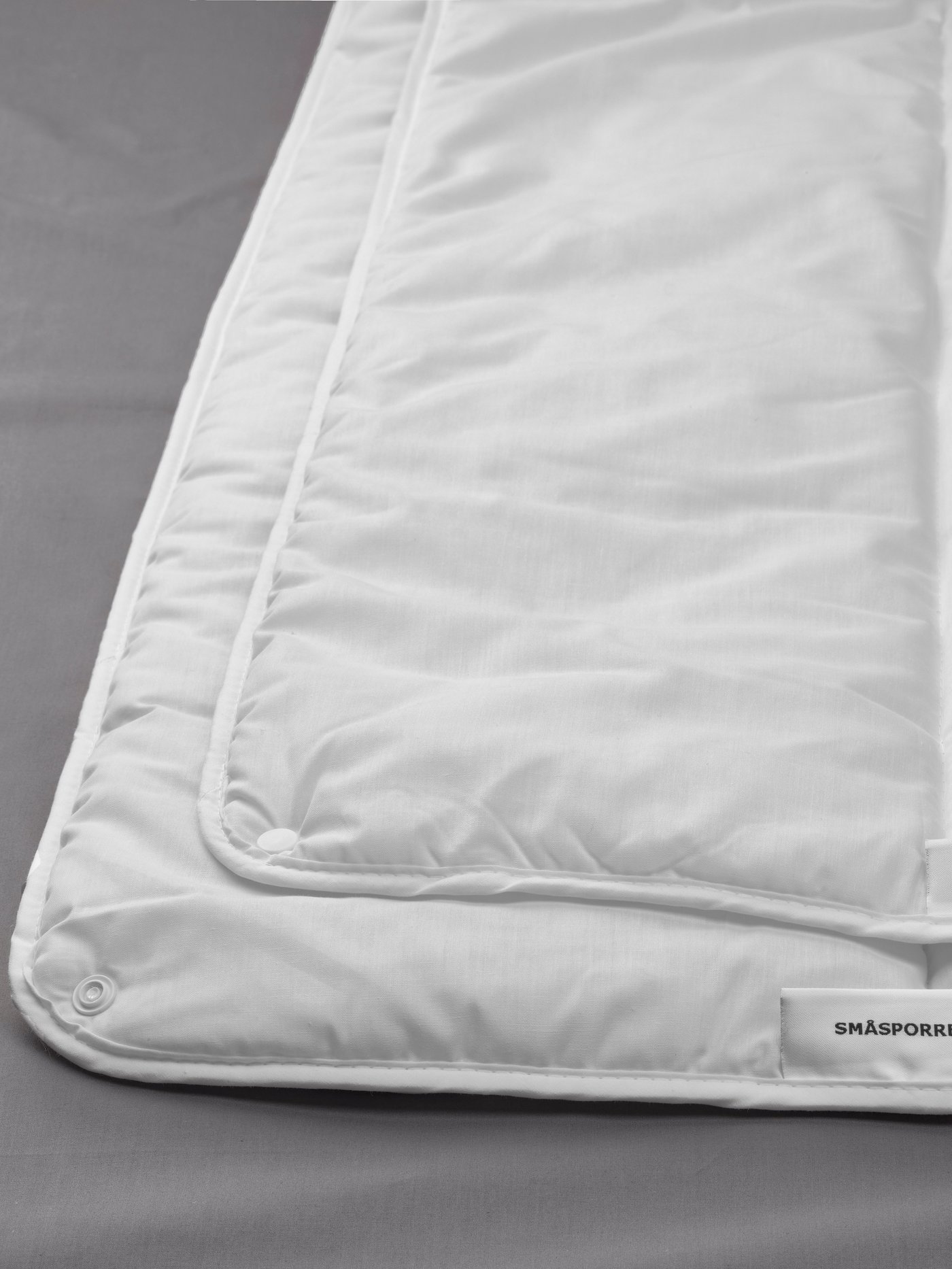 A SMÅSPORRE all seasons duvet