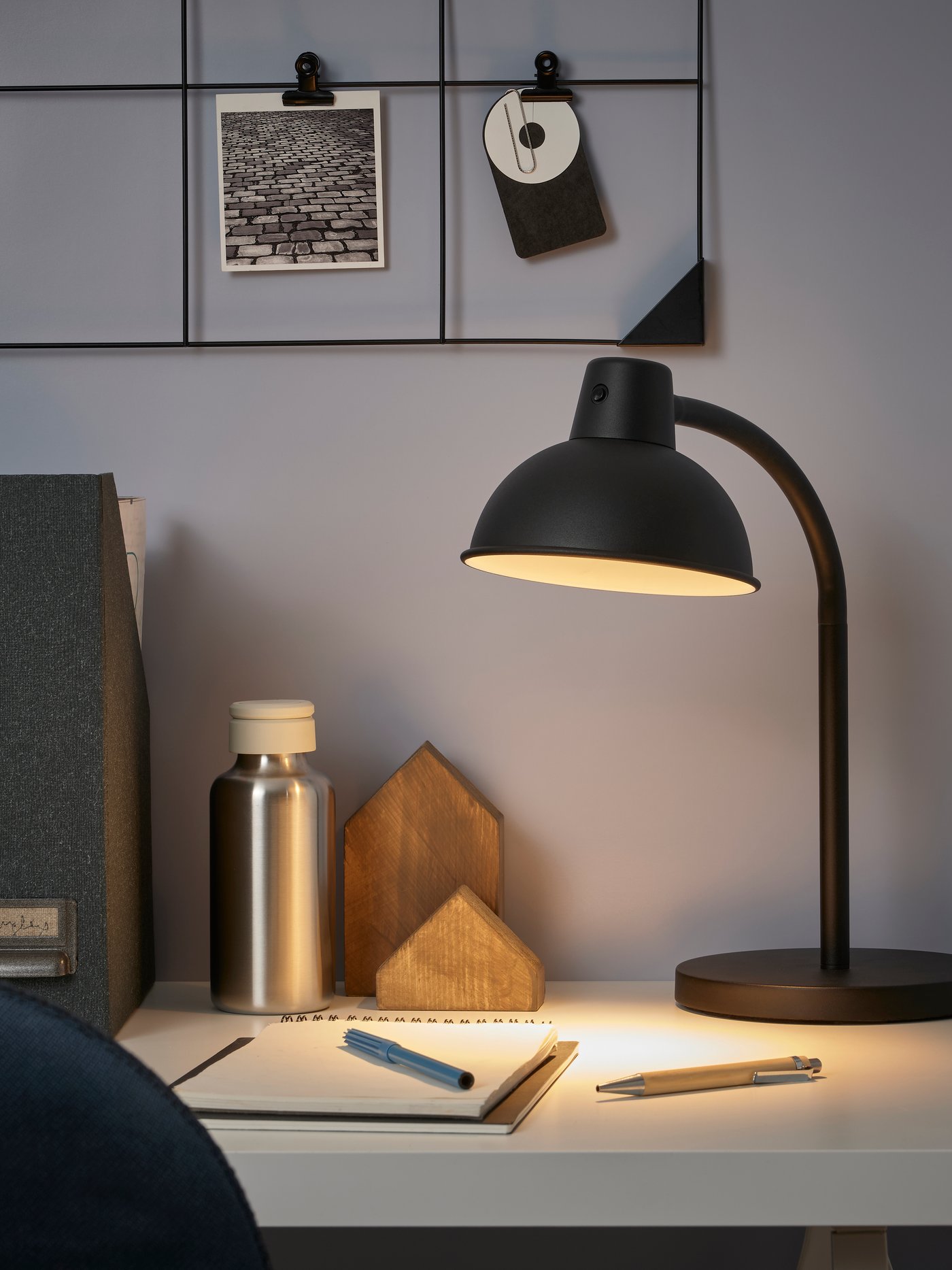 A black SKURUP work lamp