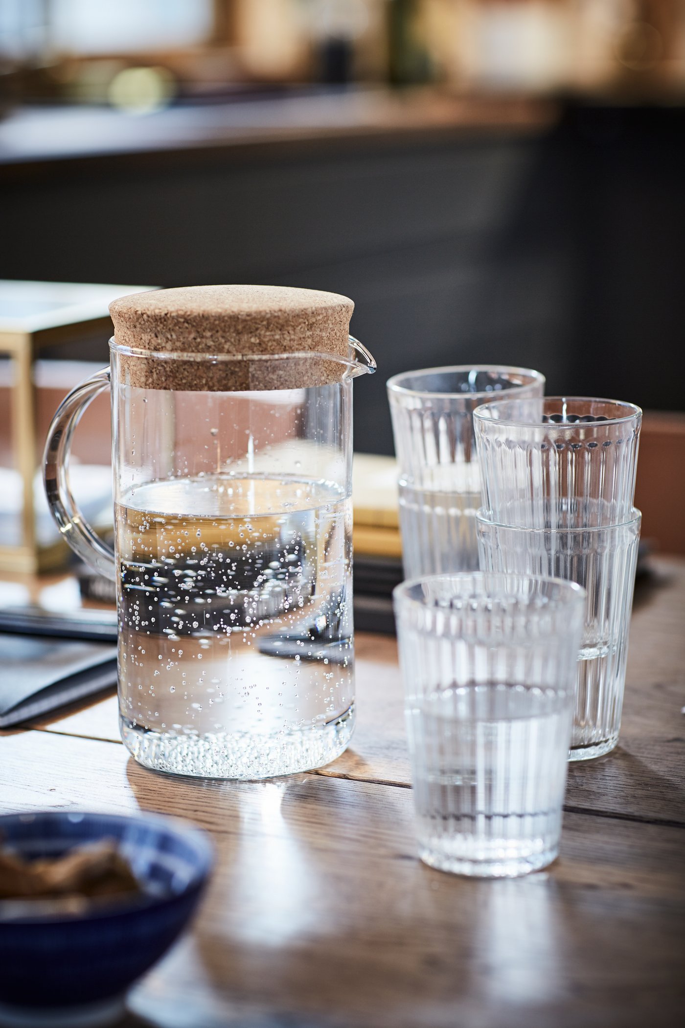 A clear glass VARDAGEN glass in the dining room