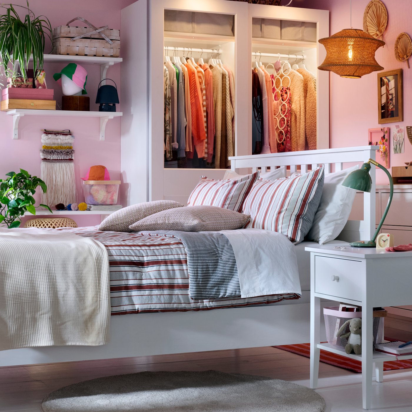 Bedroom in mainly light pink and white colours with HEMNES bed in the middle and PAX/GRIMO wardrobe in the back.