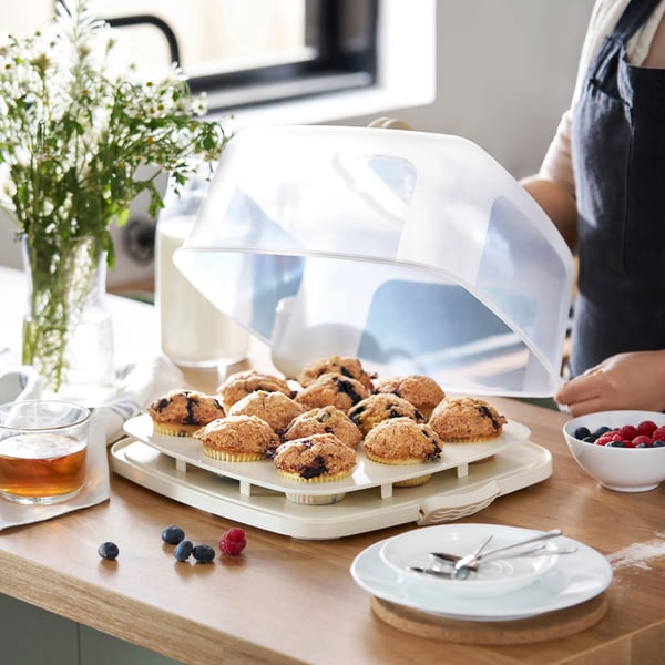 A white BAKTIDER cake platter with lid in the kitchen