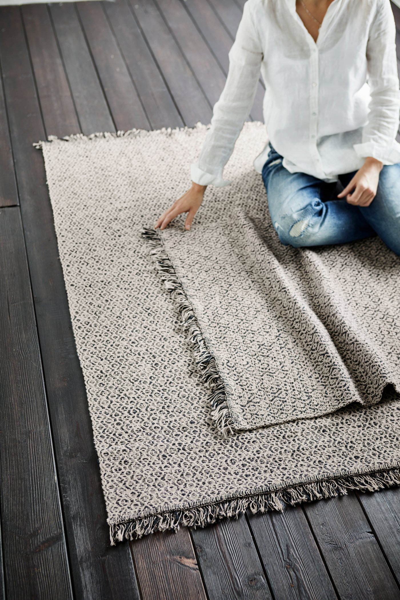 A black/natural RÖRKÄR rug, flatwoven