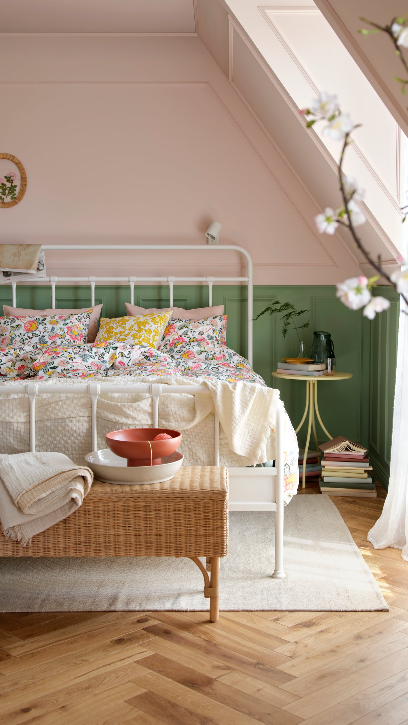 An off-white HORNMAL throw in the bedroom
