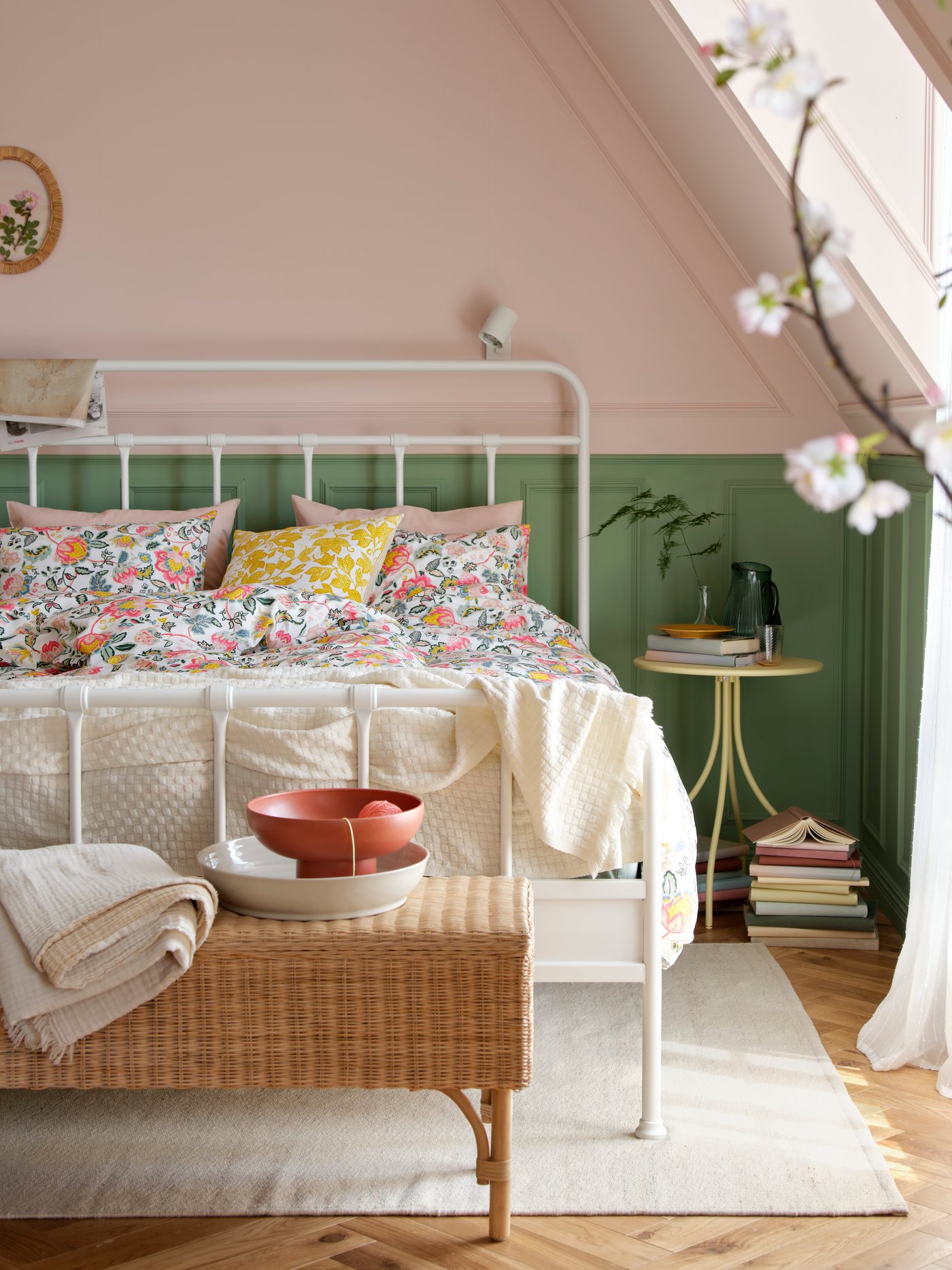 An off-white HORNMAL throw in the bedroom