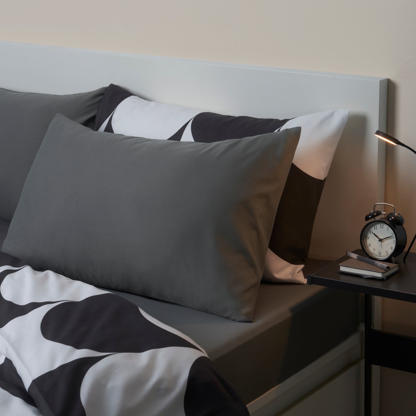 A dark grey BRUKSVARA fitted sheet