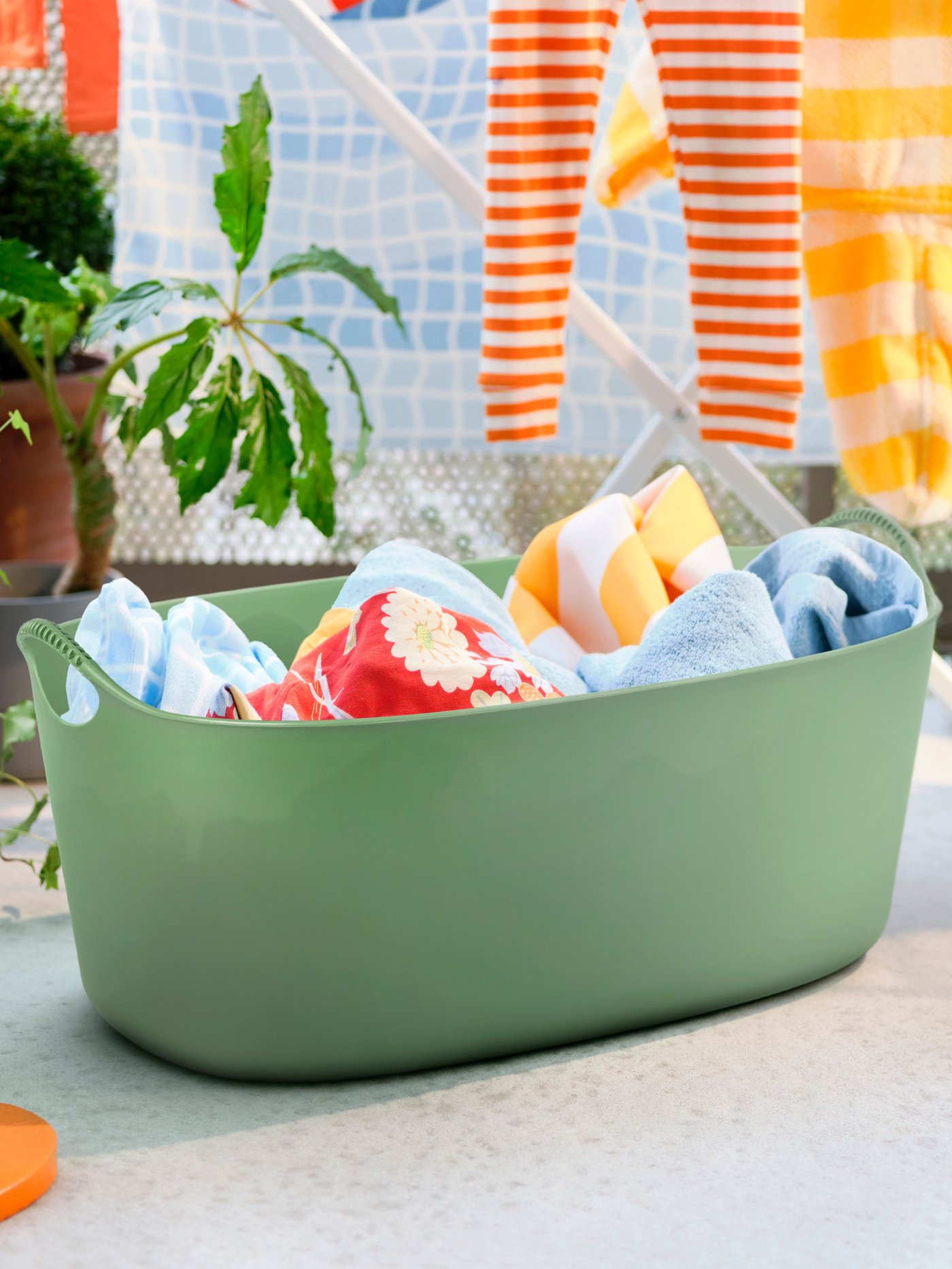 A green TORKIS flexi laundry basket, in-/outdoor