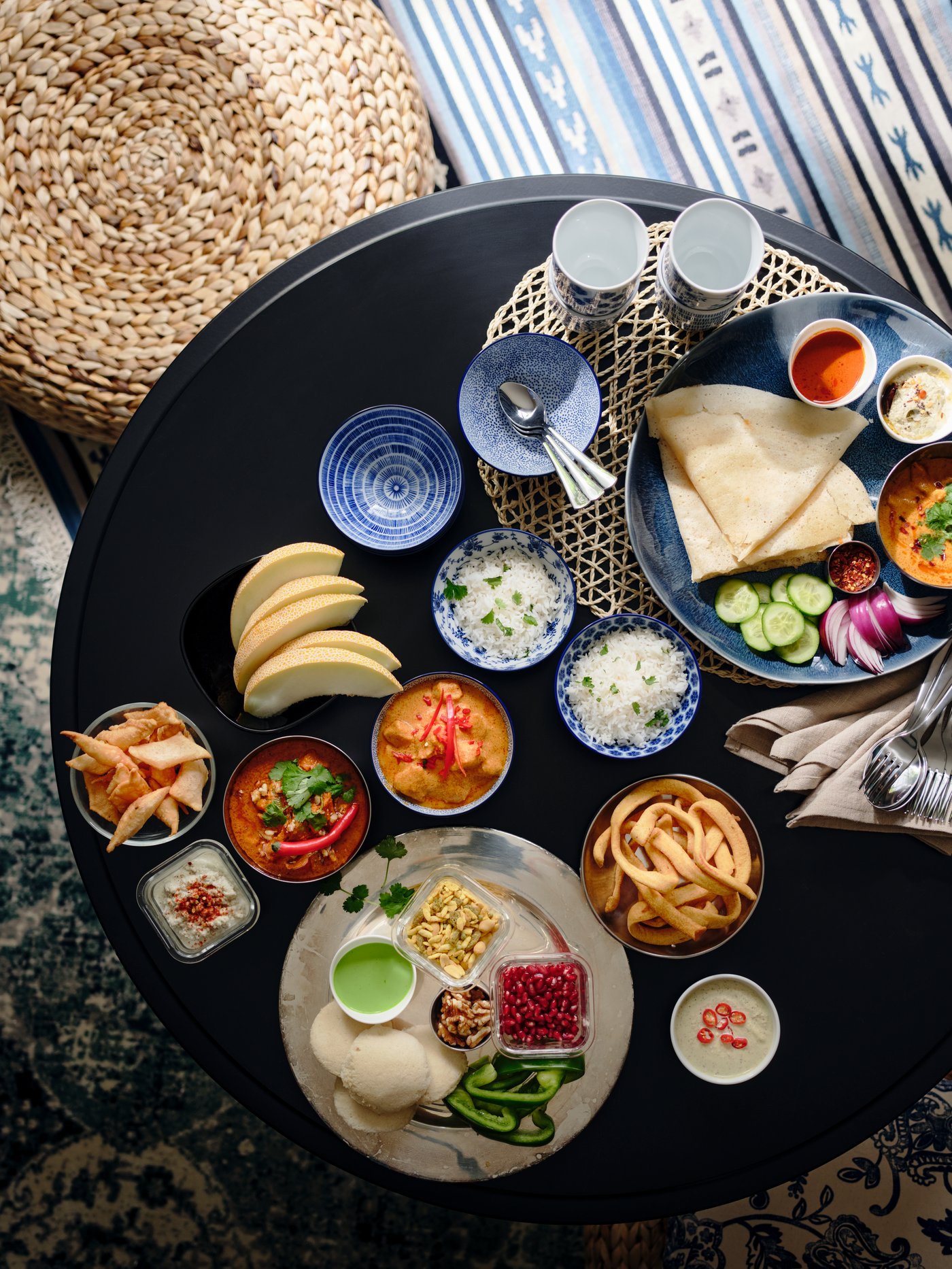 A green VONSBÄK rug, low pile in the dining room