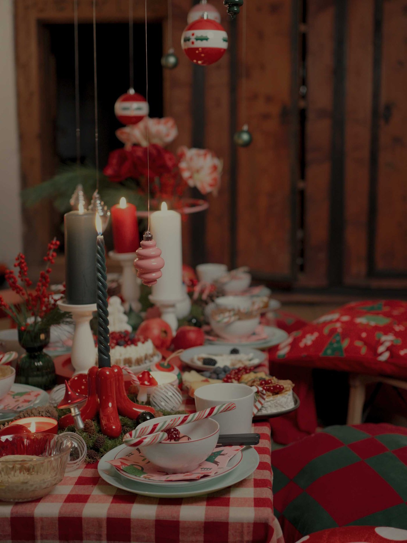 A check pattern red/dark green VINTERFINT cushion cover