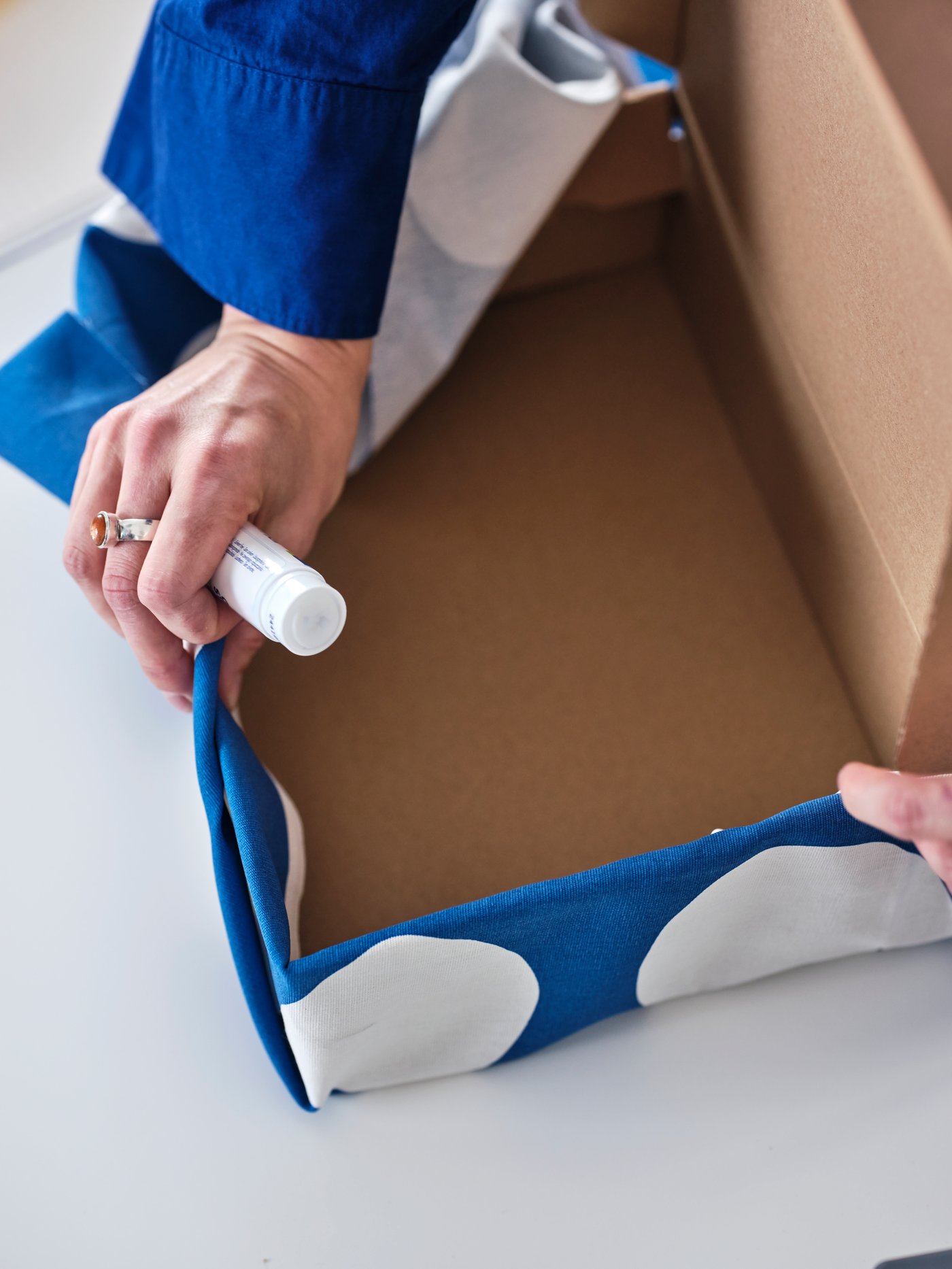 A blue/white RAKLOSTA pre-cut fabric