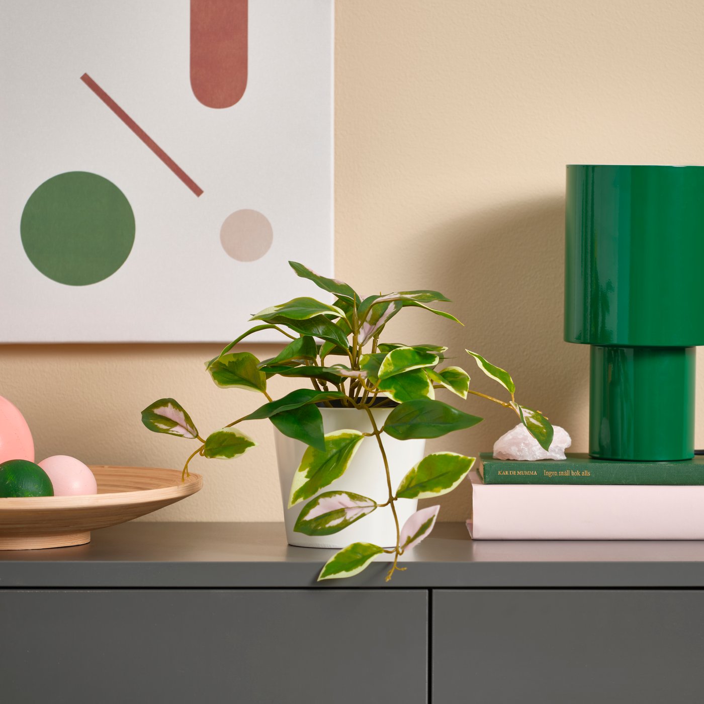 Planta artificial dins d'un test FEJKA penjant de cera per a interior/exterior