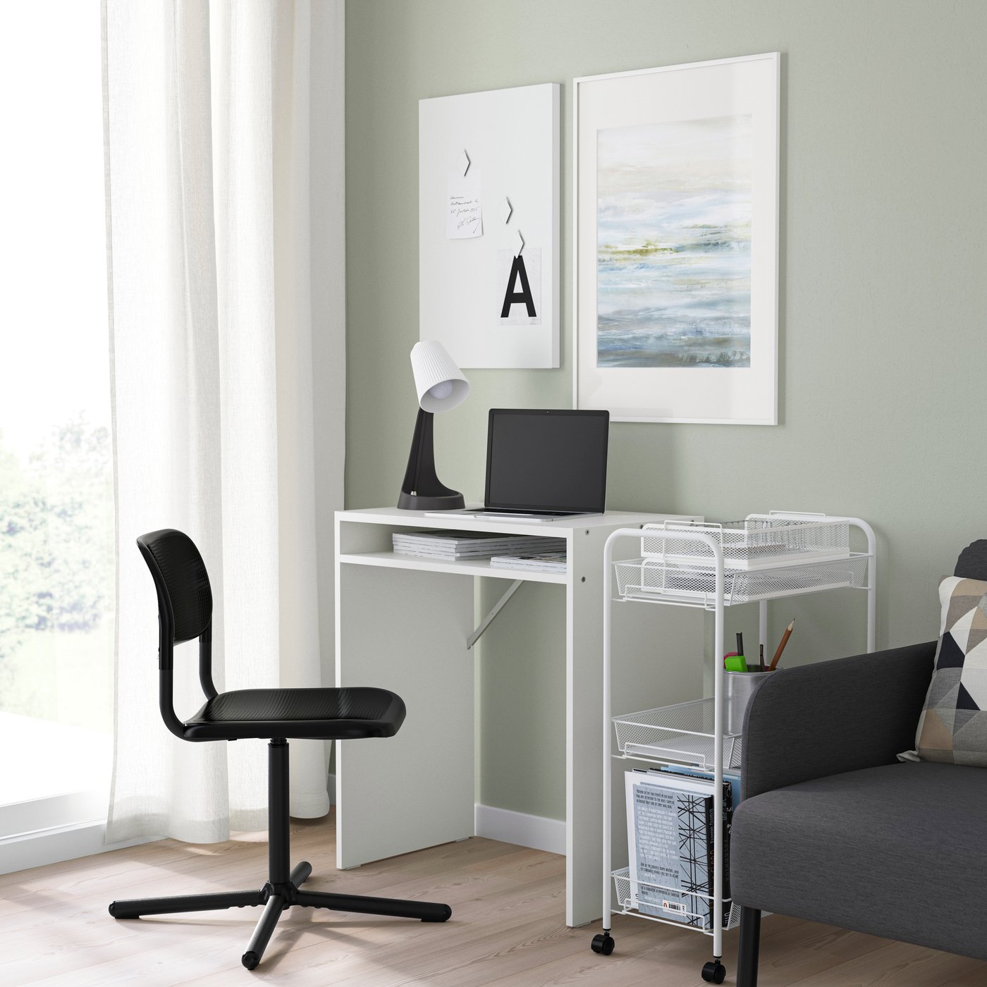 A white/black SMÄLLEN desk and chair