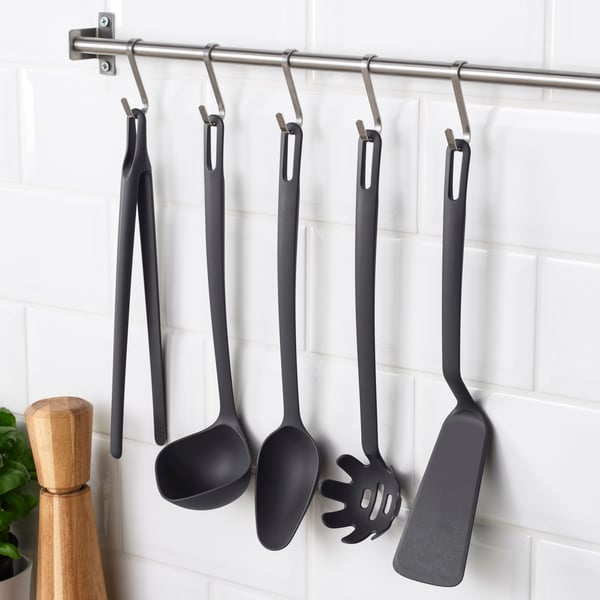 A grey FULLÄNDAD 5-piece kitchen utensil set