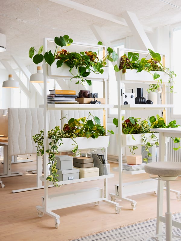 A Gunnared beige MITTZON acoustic screen for desk in the home office
