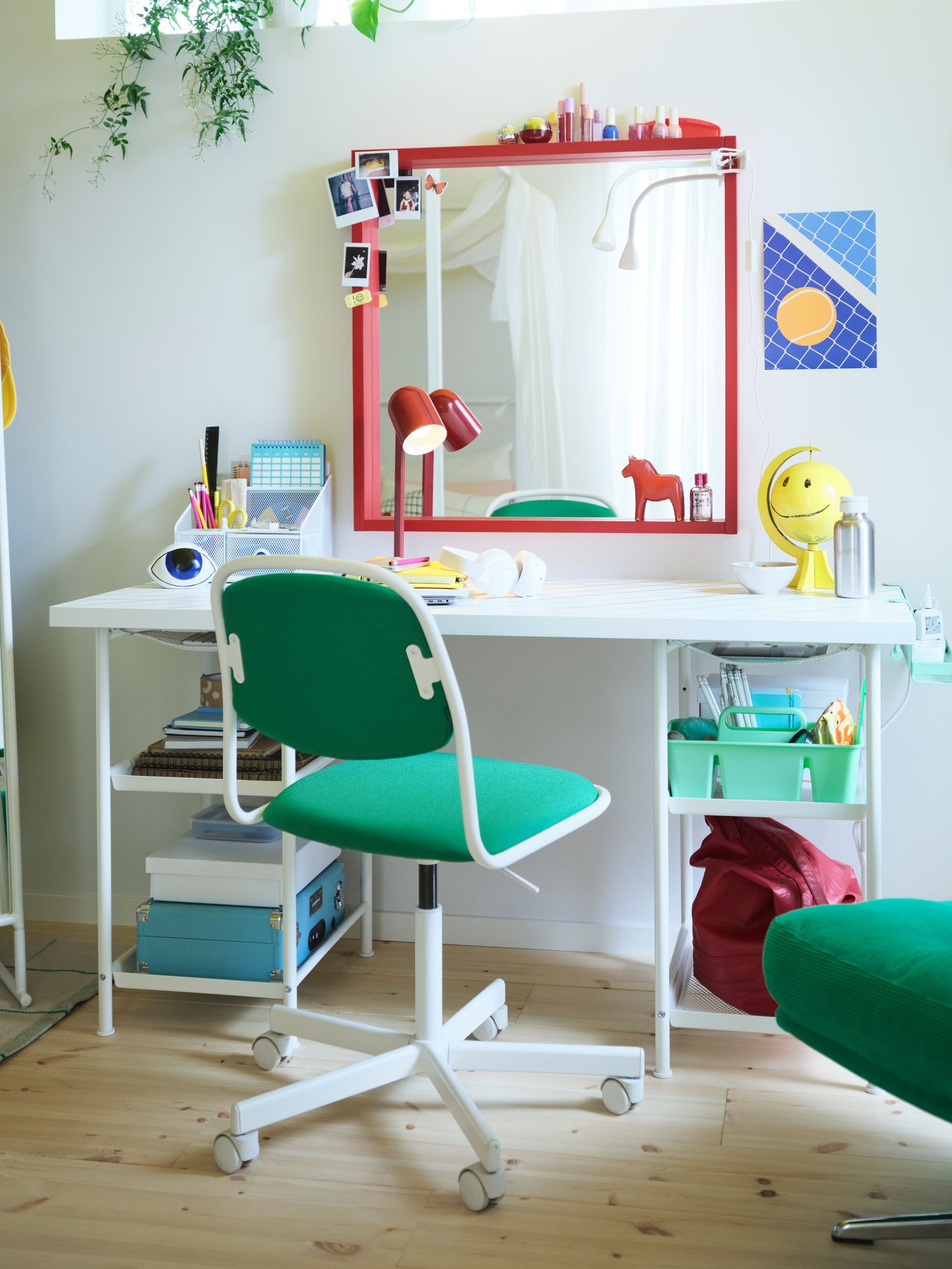 A white NÄVLINGE LED clamp spotlight in the childrens room