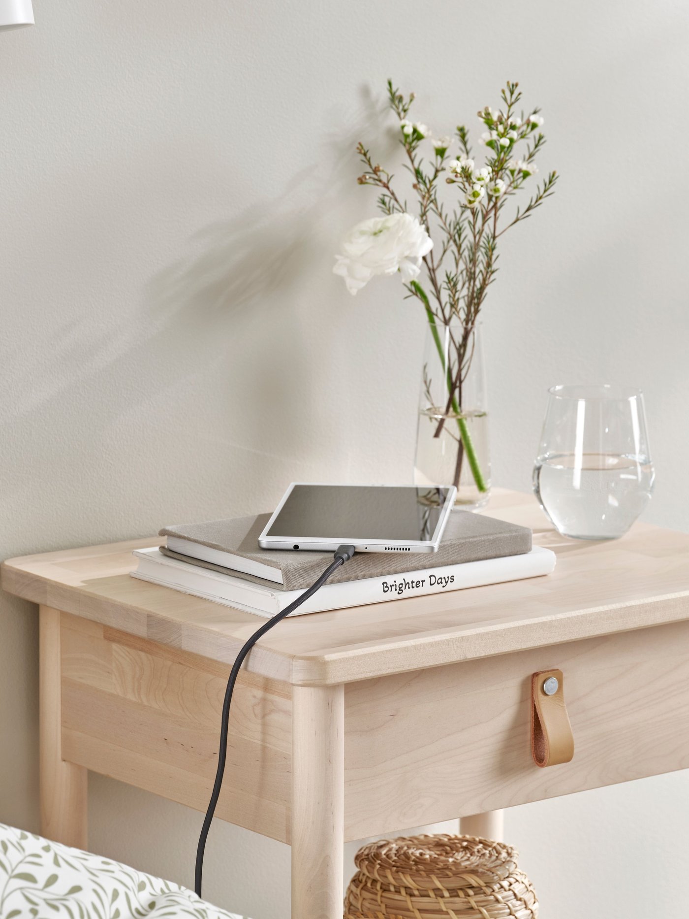 A dark grey RUNDHULT USB-C to USB-C