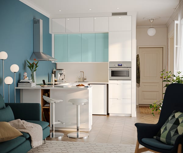 Cuisine METOD bleue claire et blanche.