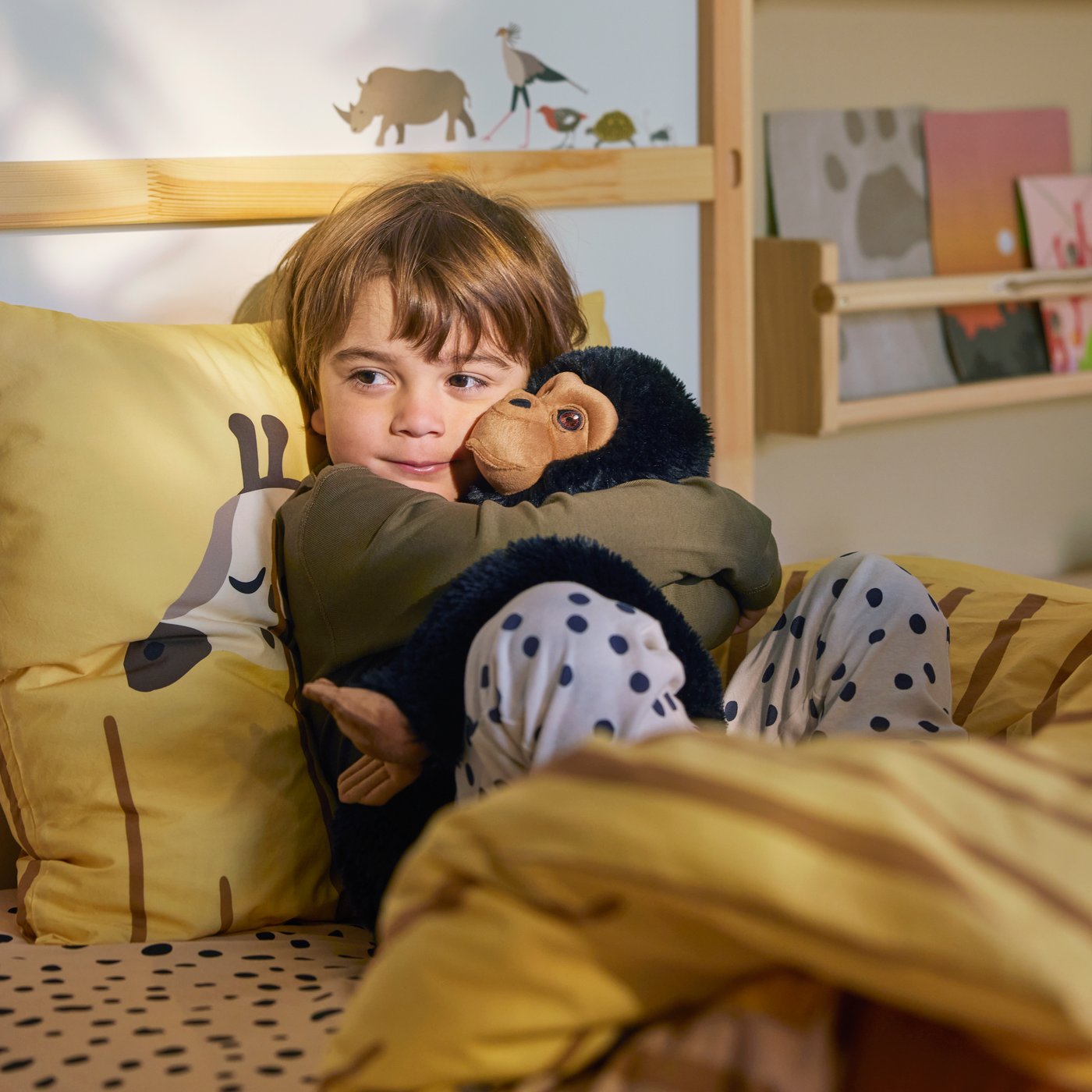 SANDLÖPARE
Soft toy, chimpanzee/black, 32 cm (12 ½ ")
With its big and friendly eyes, soft fur and charming expression, this cuddly chimpanzee is ready to swing through all of life's adventures with your child.