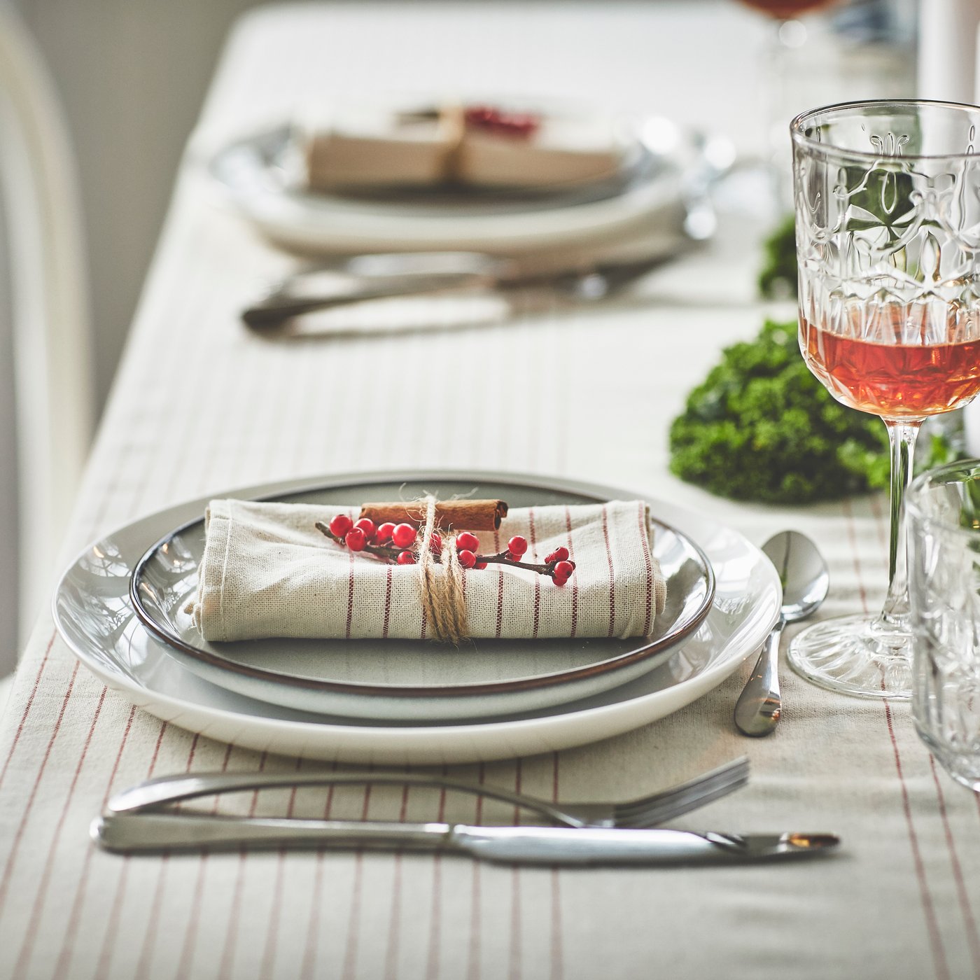 VIPPSTARR towel with red/natural stripes