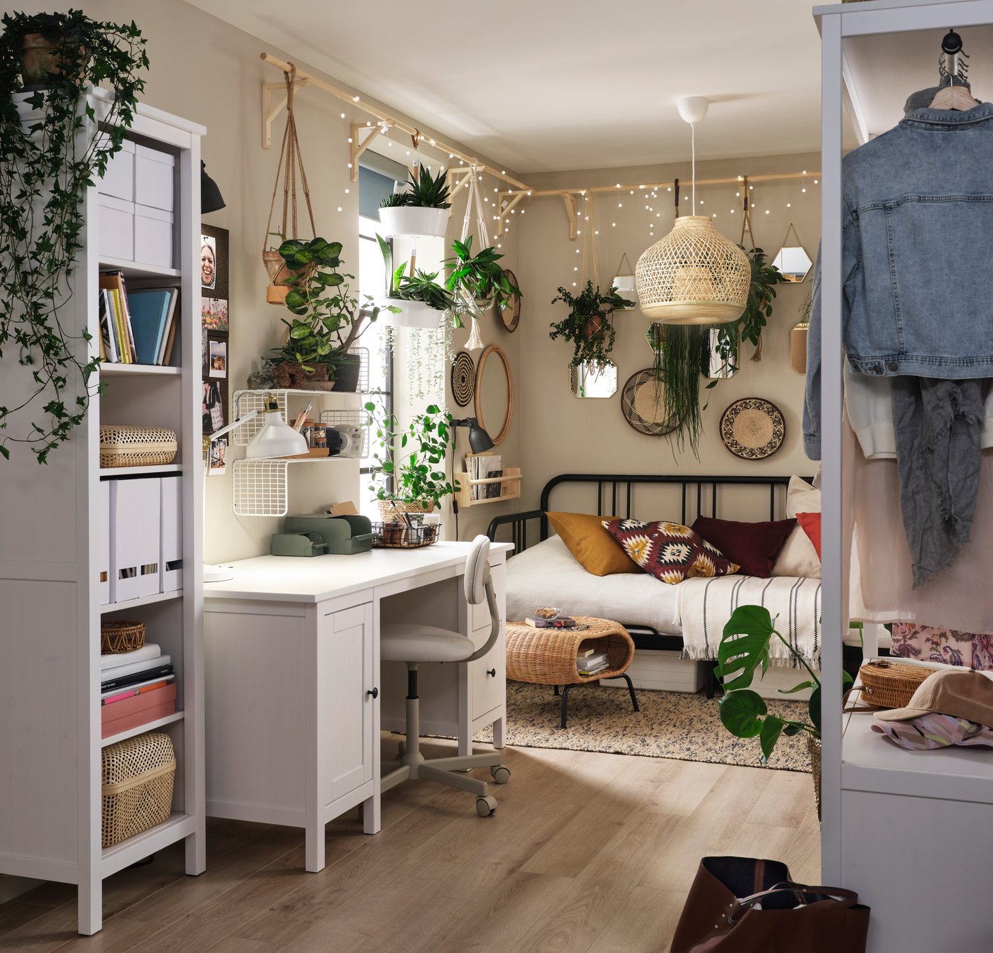 Smart ideas on how to organize a small closet space - IKEA