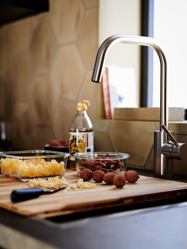 A stainless steel colour ÄLMAREN kitchen mixer tap in the kitchen