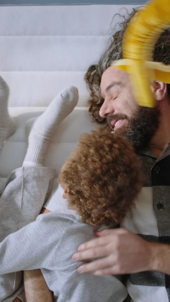 A video of a family that lays on an IKEA mattress