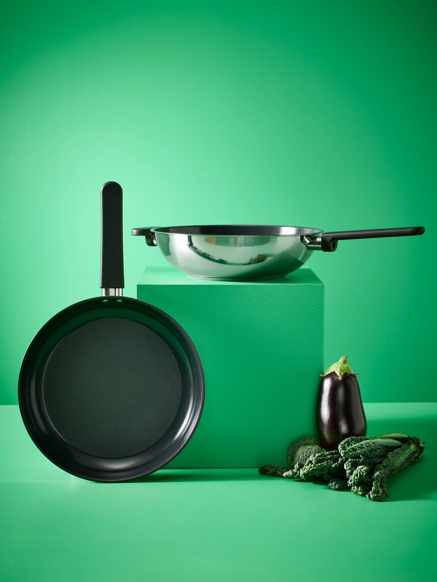 A non-stick coating/stainless steel MIDDAGSMAT frying pan.