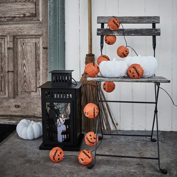 A pumpkin/battery-operated outdoor KUSTFYR LED lighting chain with 12 lights