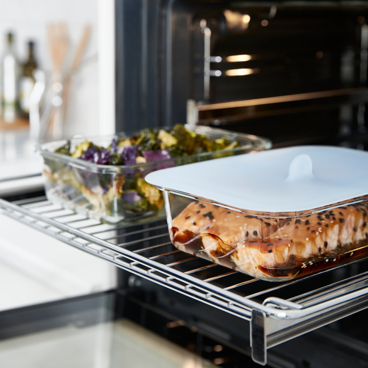 A rectangular/glass IKEA 365+ food container